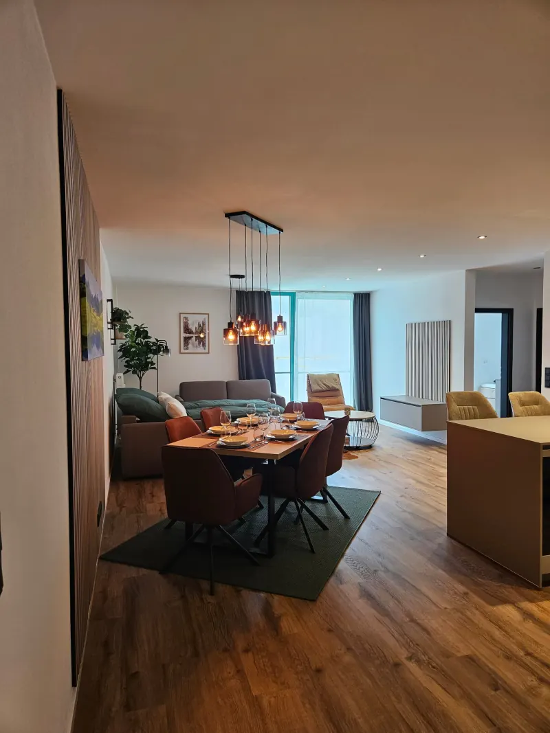 Ferienwohnung Karkopfblick: Essbereich mit großem Tisch
