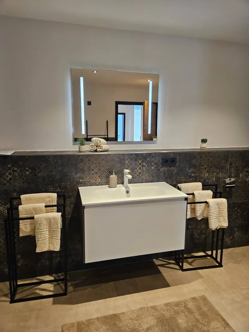 Ferienwohnung Karkopfblick: Badezimmer – Waschtisch