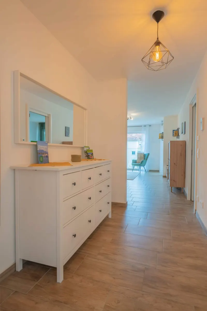 Ferienwohnung Predigtstuhlblick: Flur mit Kommode