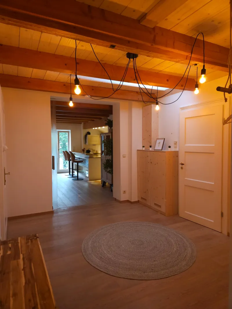 Ferienwohnung Zwieselblick: Diele mit Blick in die Küche